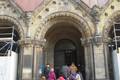 På vej ind i Gedeckniche Kirche