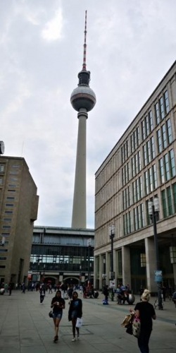 Fernsehturm set fra Alexanderplatz